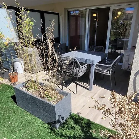 Cozy With Garden In *