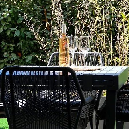 Cozy With Garden In Appartamento