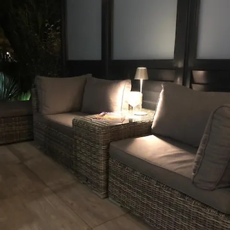 Cozy With Garden In 아파트 *