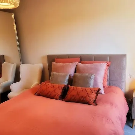 Cozy With Garden In 아파트 *