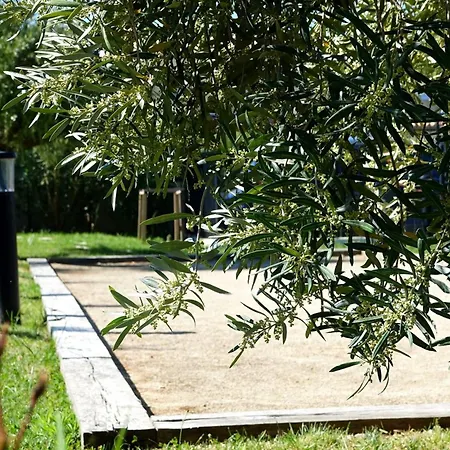 아파트 Cozy With Garden In